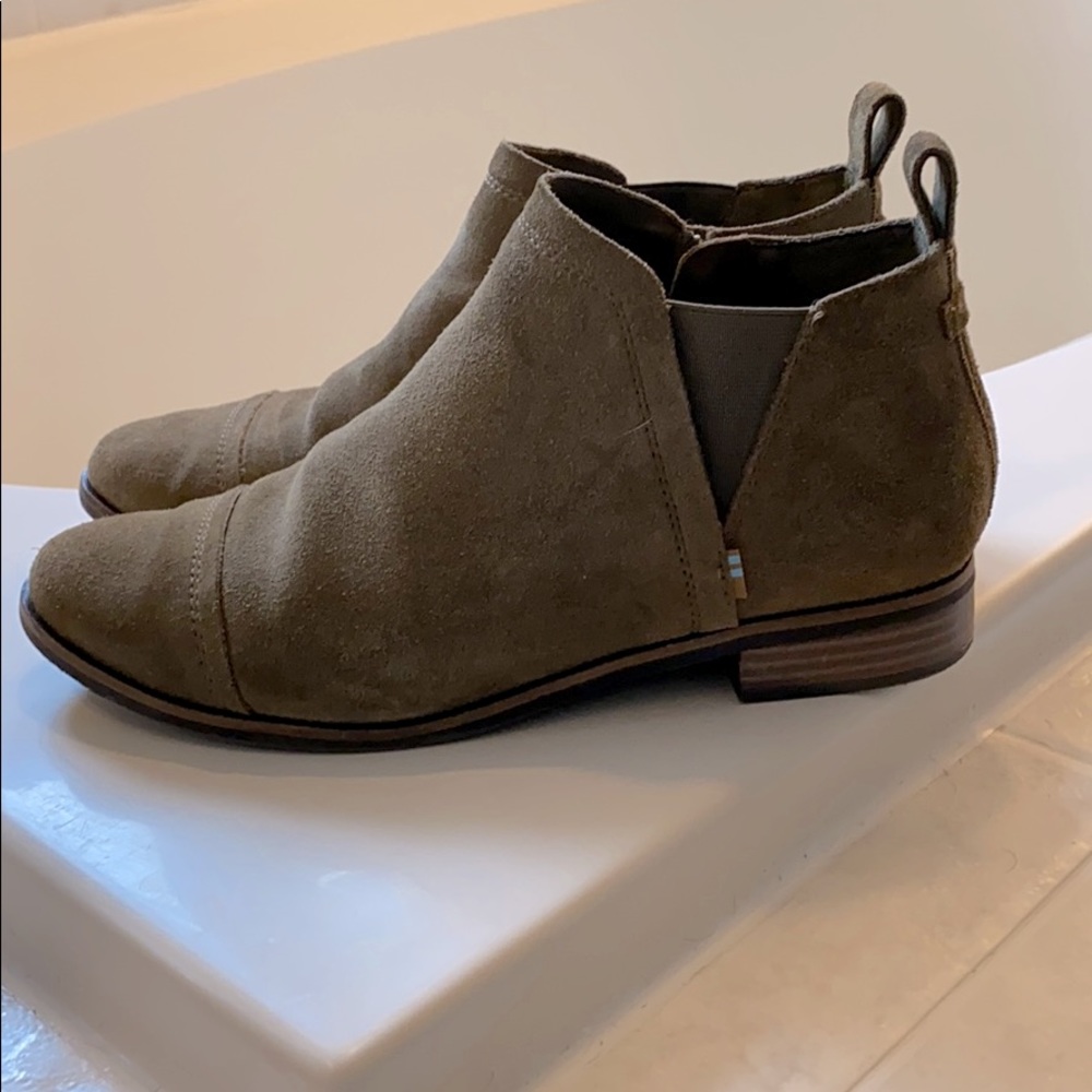 TOMS Reese Bootie- Military Green, size 8